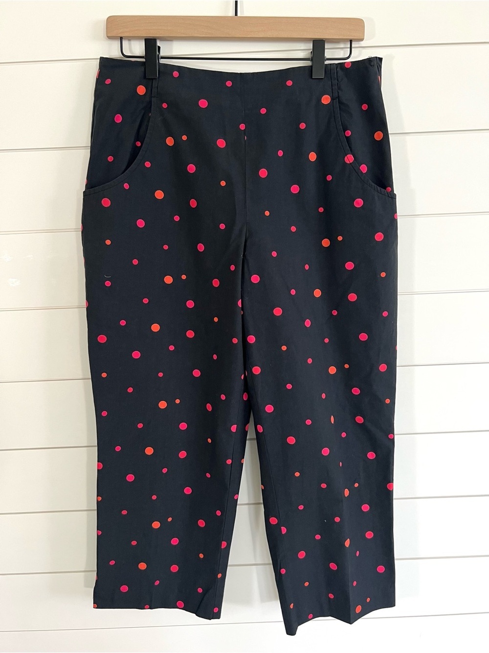 Cambridge Dry Goods Polka Dot Capri Pants Womens 8 Black Pink 100% Cotton